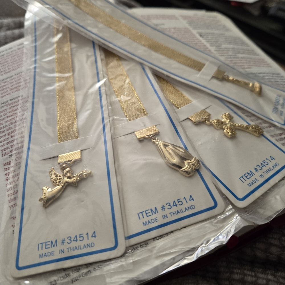 Gold-Plated Christian Bookmarks four faith-inspiring designs. - Picture 7 of 8
